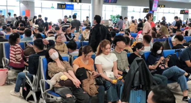 Tới sân bay Tân Sơn Nhất mới biết chuyến bay bị delay