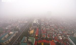 Hà Nội mờ mịt sương từ sáng đến trưa, ô nhiễm không khí thứ 2 thế giới