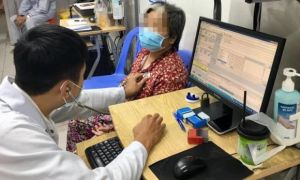 Bà Sáu vé số: Không tiền, không bảo hiểm – nhưng vẫn được cứu sống