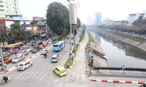 Đường Hà Nội dành riêng cho xe đạp và người đi bộ nhếch nhác, vắng tanh