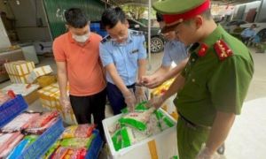 Công an Hà Nội thu giữ 1 tấn “xiên bẩn”, viên thả lẩu sắp tuồn ra thị trường
