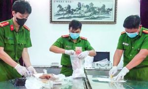 Người đàn ông quốc tịch Đức vận chuyển ma túy vào Việt Nam