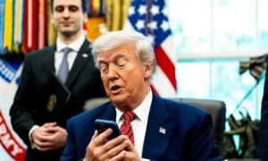 Tổng thống Trump tự phá kỷ lục về số bài đăng trên mạng xã hội