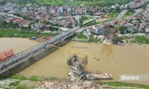 Hai trụ cầu tại dự án nghìn tỷ trơ trọi sau nhiều năm thi công