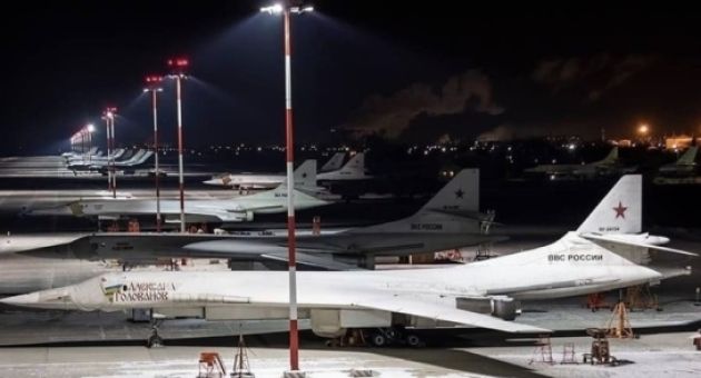 Căn cứ Tu-160 của Nga bị tập kích: Ukraine đánh phủ đầu trước đợt không kích lớn