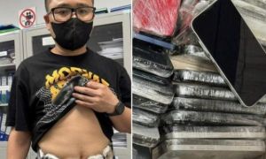 Người đàn ông “băng bó” 64 chiếc điện thoại quanh người nhập cảnh Nội Bài