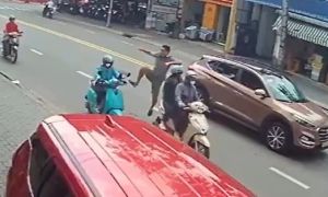 Bắt khẩn cấp người đàn ông đạp ngã nữ xe ôm công nghệ ở Bình Dương
