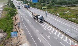 Tài xế lúng túng với vạch kẻ đường trên quốc lộ 1 ở TX Hồng Lĩnh