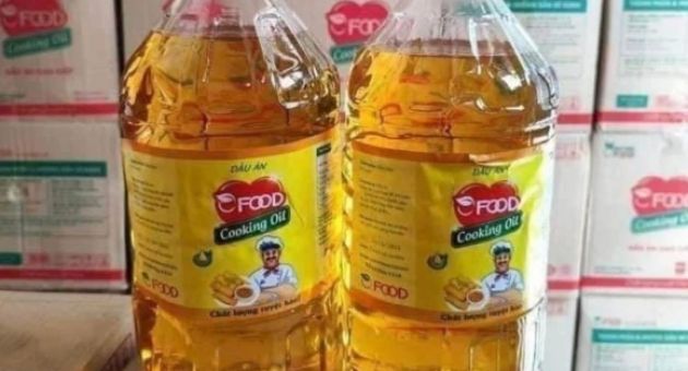 Việt Nam đột kích cơ sở bán dầu ăn gia súc cho người: 'Còn cái gì không phải...