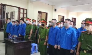 Chỉ một cái nhìn xa lạ mà thành vụ đánh nhau của... 36 người