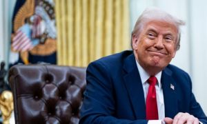 Vụ bê bối Iran: Điểm yếu mới của Trump và sự bất đồng sâu sắc với cơ quan tình...