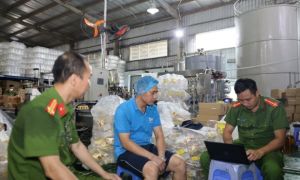 Cận cảnh kho xưởng trong đường dây nghìn tấn