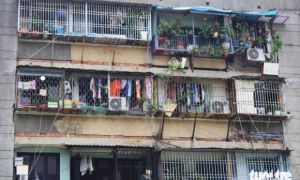 /thumb/thumb.php?src=images/stories/content/2025/07/10/1_chuong-cop-kin-bung-bit-loi-thoat-hiem-nhieu-chung-cu-cu-o-tphcm.jpg&w=300&h=180&zc=1&q=80&a=c