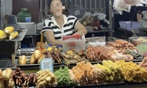 Phạt người bán hàng rong Đà Nẵng 'chặt chém' 6 khách Lào