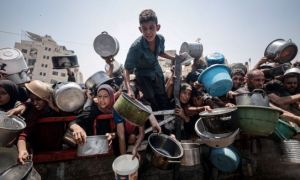 Israel-Gaza: Các tổ chức quốc tế chỉ trích việc Israel thả hàng cứu trợ từ...