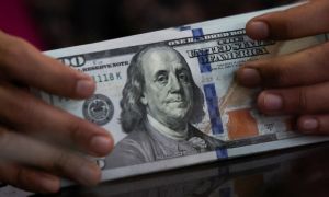 USD mất giá khi ông Trump sa thải thống đốc Fed