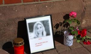 Gia đình nạn nhân 16 tuổi bị đẩy xuống tàu ở Đức nhận gần 24.000 euro quyên...