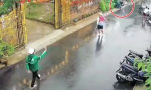 Đình chỉ công tác nữ công chức ở Lâm Đồng vì hành hung người giữa đường