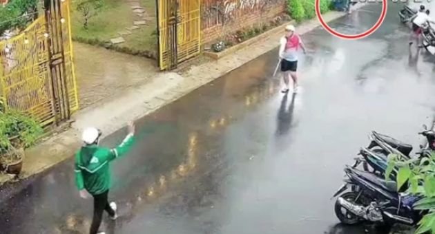 Đình chỉ công tác nữ công chức ở Lâm Đồng vì hành hung người giữa đường