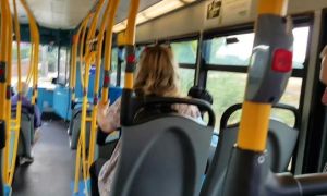 Tài xế bị điều tra sau khi từ chối cho học sinh xuống xe khiến cảnh sát Đức...