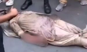 Vợ cựu thủ tướng Nepal tử vong do nhà riêng bị phóng hỏa giữa biểu tình