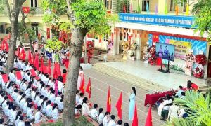 Hà Nội: Phụ huynh bức xúc vì phải mua tivi 40 triệu đồng tặng trường