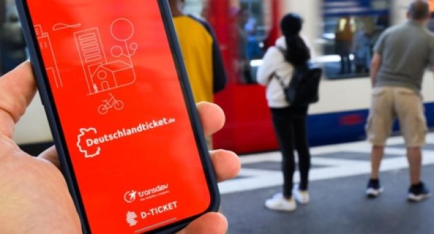 Vé Deutschlandticket có thể tăng giá lên 64 EURO mỗi tháng