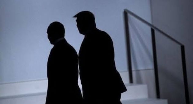 Trước đà sụp đổ kinh tế Nga, Trump dọn đường quay xe