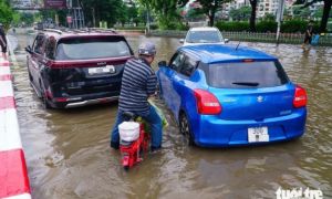 Hà Nội hỗn loạn trong ngập úng nặng: Chính quyền đã ở đâu?