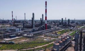 Máy bay không người lái Ukraine tấn công nhà máy lọc dầu Nga cách biên giới...