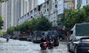 Vì sao nhiều 'khu biệt thự triệu đô' vẫn ngập dù Hà Nội không còn mưa?