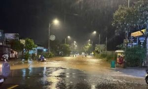 Quốc lộ 20 dẫn vào Đà Lạt ngập sâu do mưa lớn